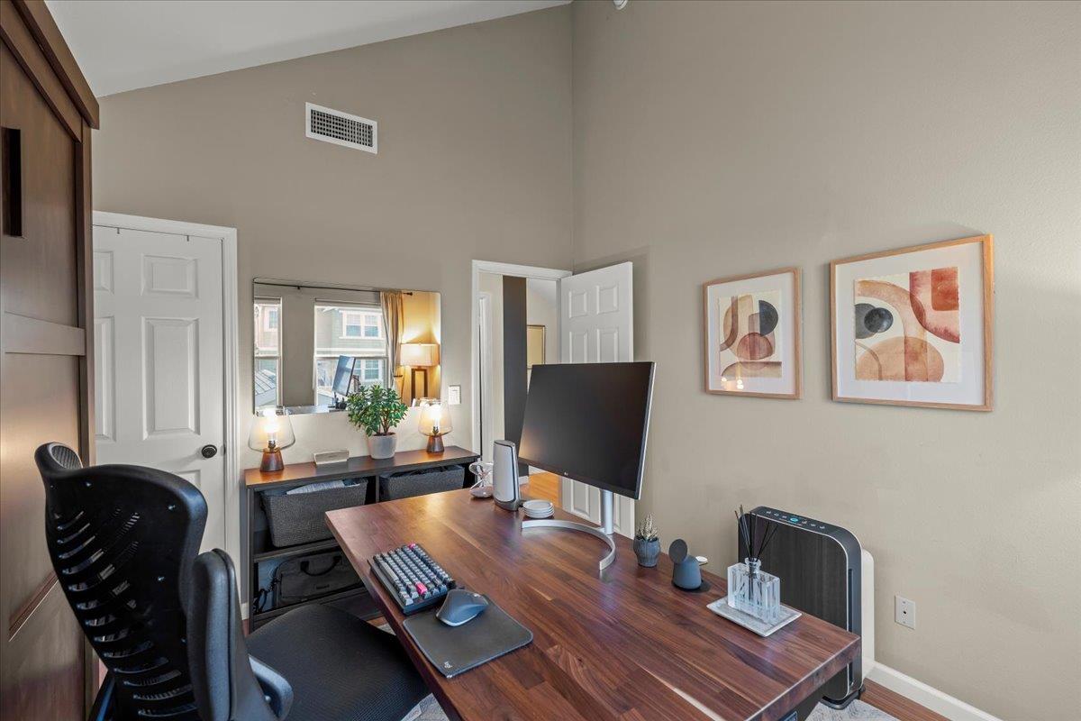 Detail Gallery Image 17 of 34 For 105 Village Cir, Santa Cruz,  CA 95060 - 3 Beds | 2/1 Baths