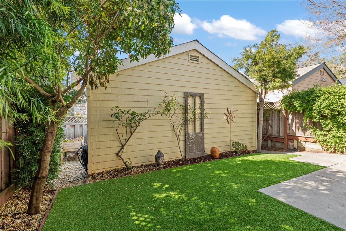 Detail Gallery Image 23 of 34 For 105 Village Cir, Santa Cruz,  CA 95060 - 3 Beds | 2/1 Baths