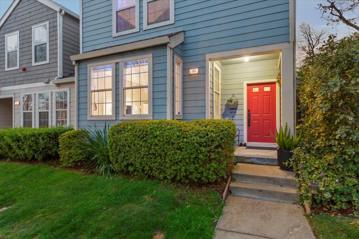 Detail Gallery Image 3 of 34 For 105 Village Cir, Santa Cruz,  CA 95060 - 3 Beds | 2/1 Baths