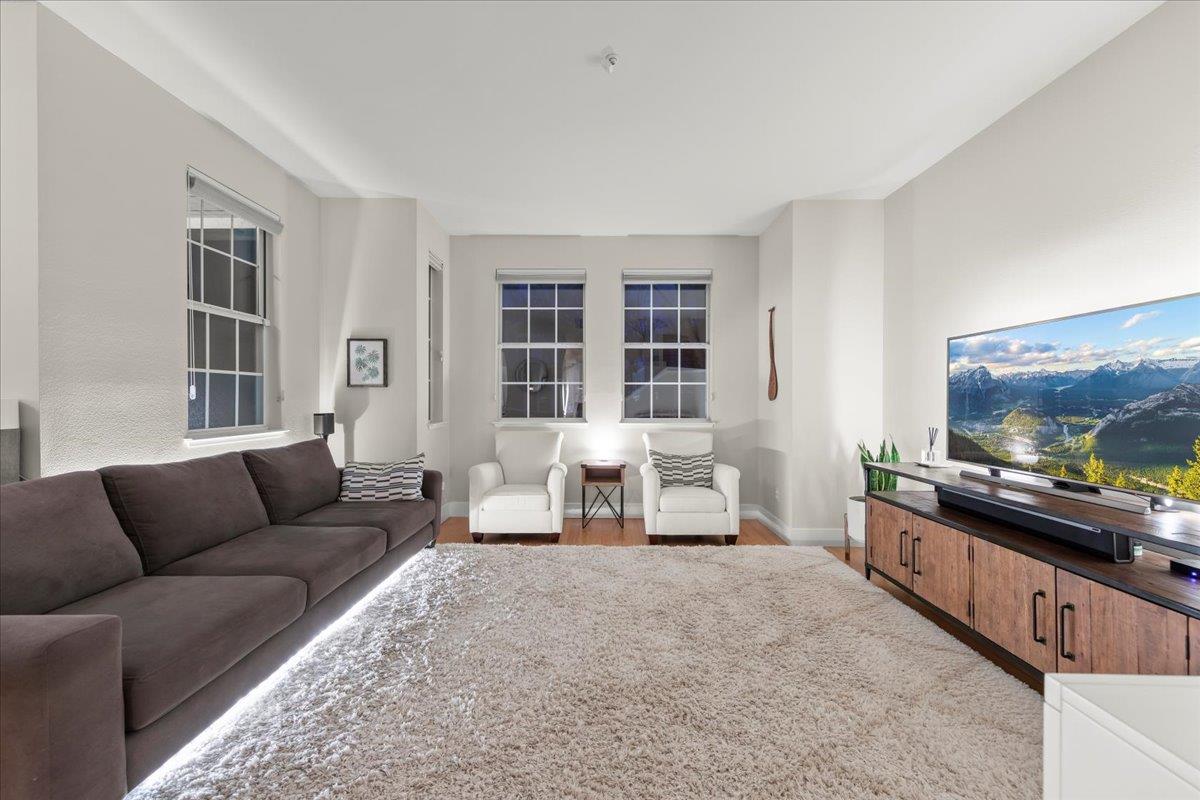 Detail Gallery Image 6 of 34 For 105 Village Cir, Santa Cruz,  CA 95060 - 3 Beds | 2/1 Baths