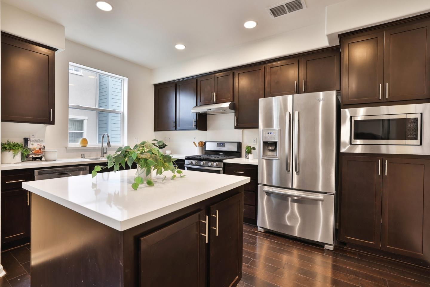 Detail Gallery Image 4 of 29 For 1310 Nestwood Way, Milpitas,  CA 95035 - 3 Beds | 3/1 Baths