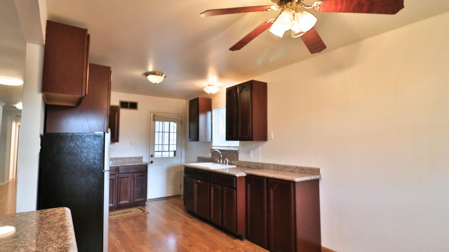 Detail Gallery Image 11 of 32 For 1135 Beech St, East Palo Alto,  CA 94303 - 3 Beds | 1/1 Baths