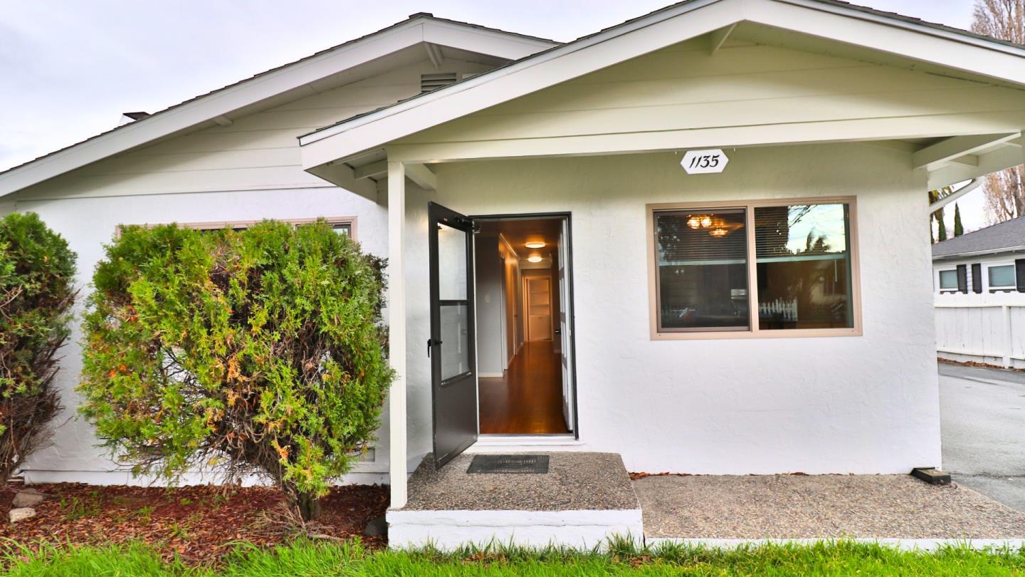Detail Gallery Image 7 of 32 For 1135 Beech St, East Palo Alto,  CA 94303 - 3 Beds | 1/1 Baths