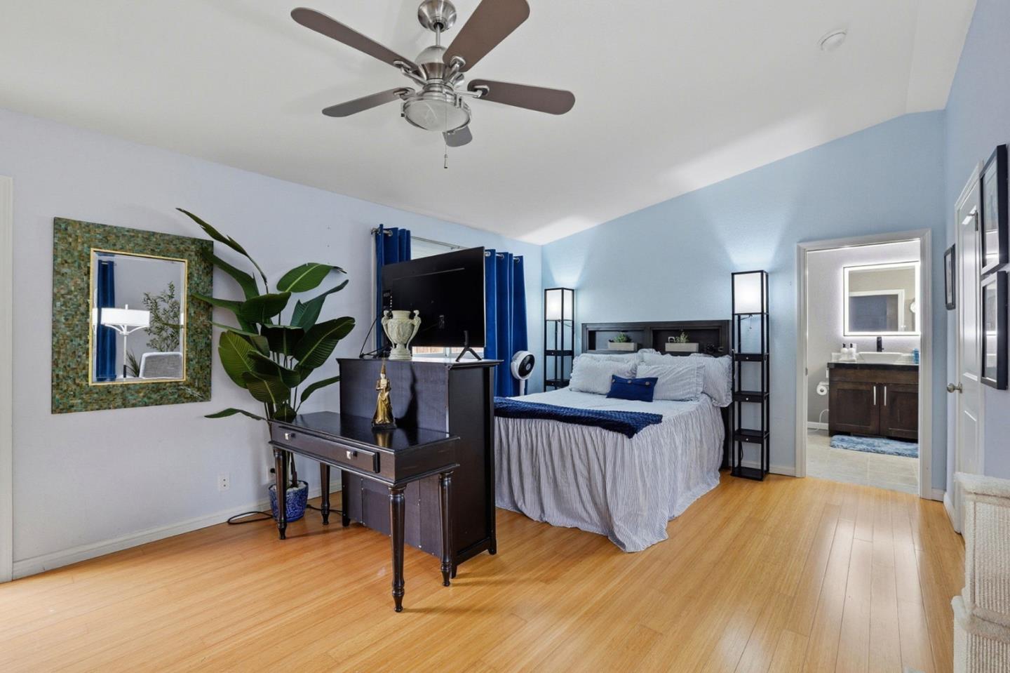 Detail Gallery Image 21 of 34 For 18762 Casa Blanca Ln, Saratoga,  CA 95070 - 4 Beds | 3 Baths