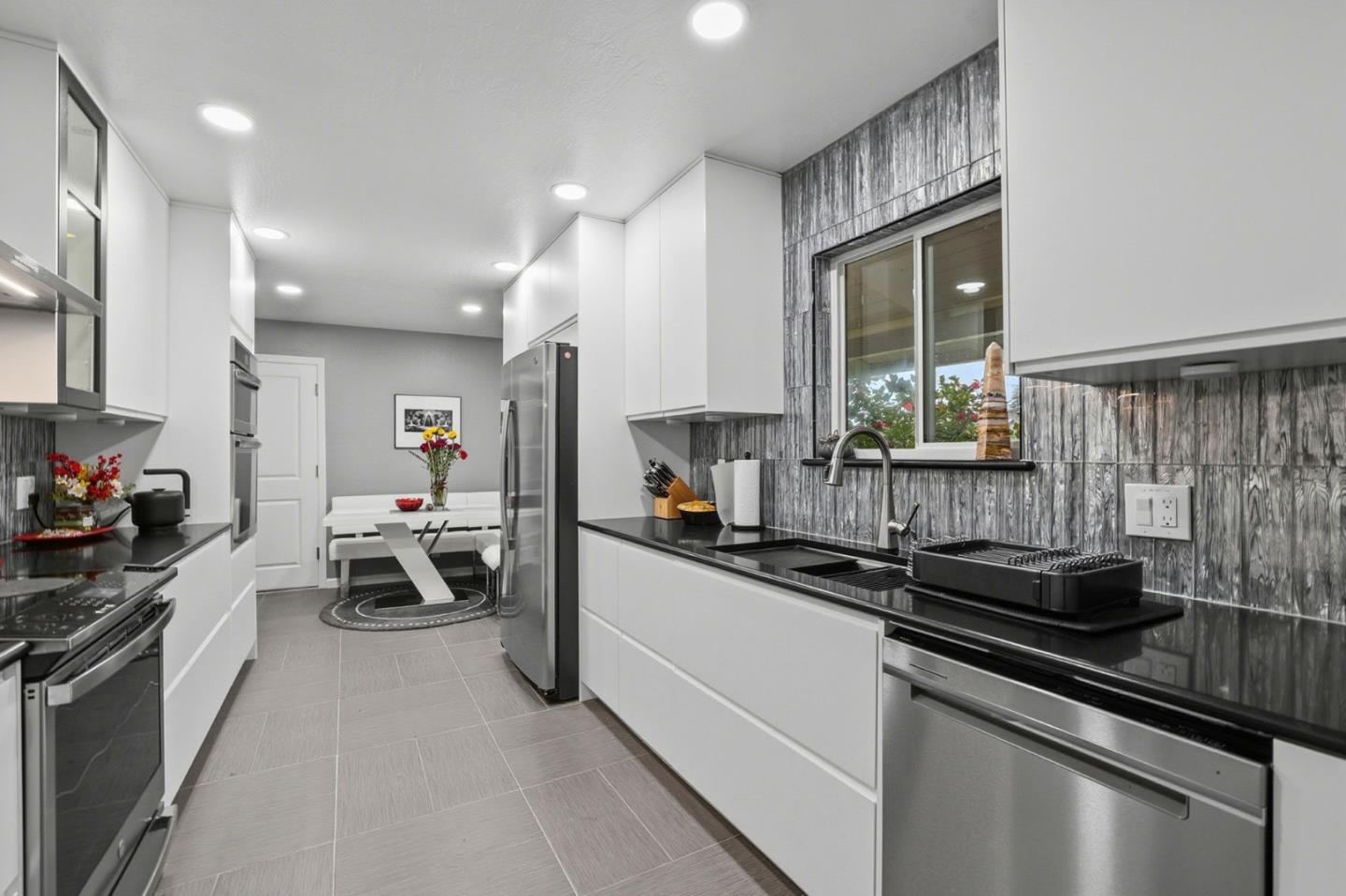 Detail Gallery Image 8 of 34 For 18762 Casa Blanca Ln, Saratoga,  CA 95070 - 4 Beds | 3 Baths