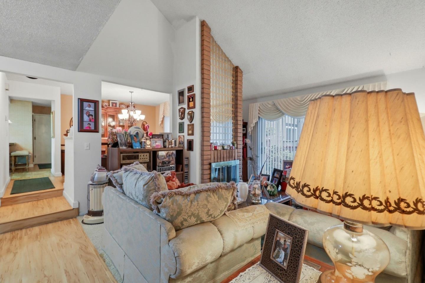 Detail Gallery Image 6 of 14 For 350 Otono Ct, San Jose,  CA 95111 - 3 Beds | 2 Baths