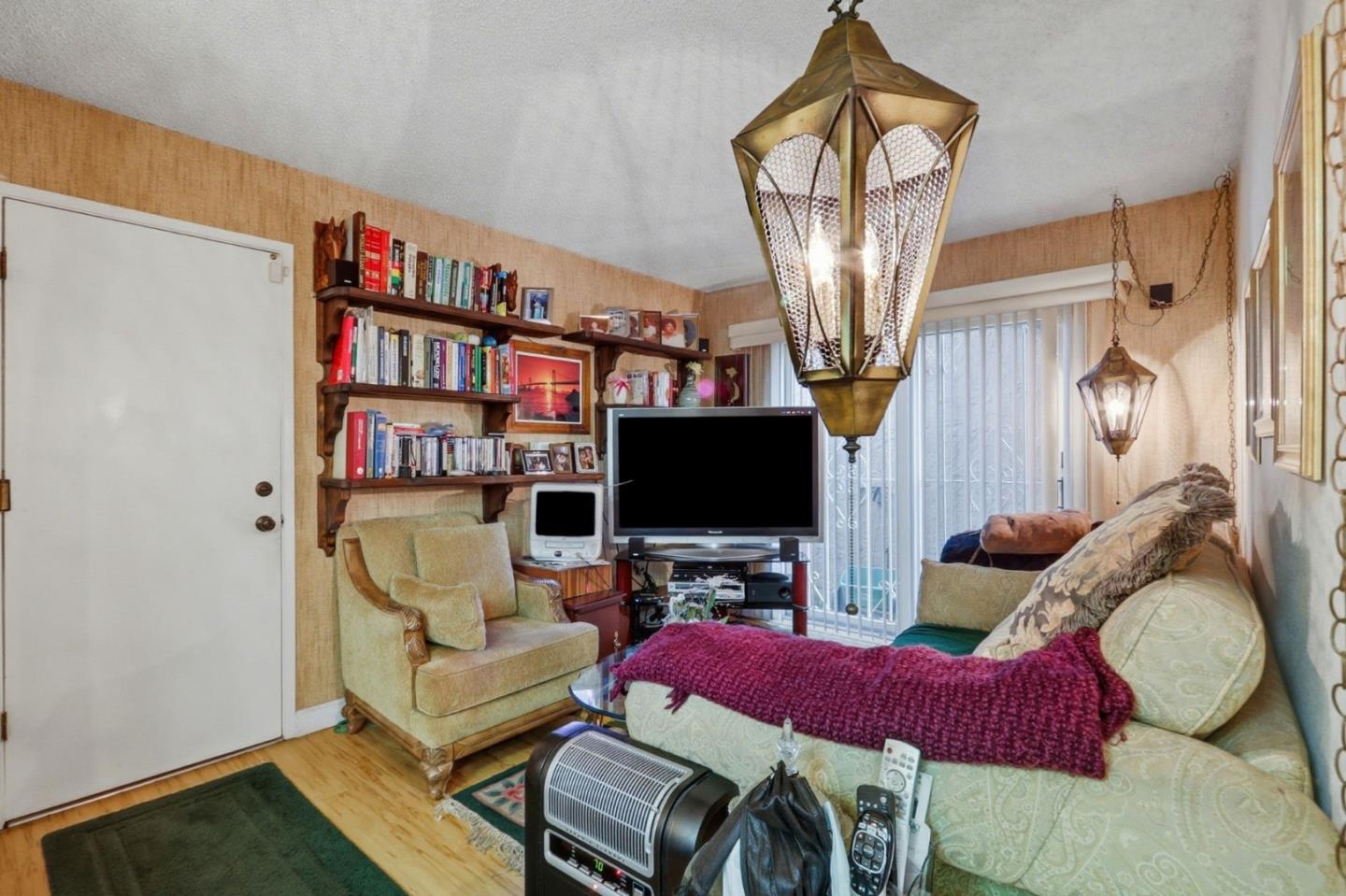 Detail Gallery Image 7 of 14 For 350 Otono Ct, San Jose,  CA 95111 - 3 Beds | 2 Baths