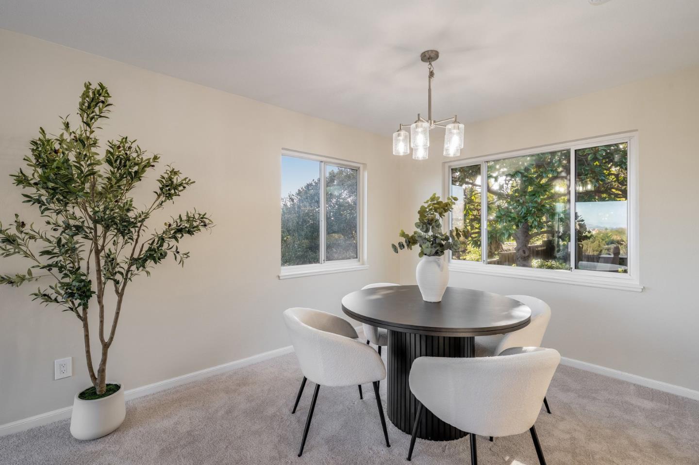 Detail Gallery Image 13 of 80 For 909 Hillcrest Blvd, Millbrae,  CA 94030 - 3 Beds | 3 Baths