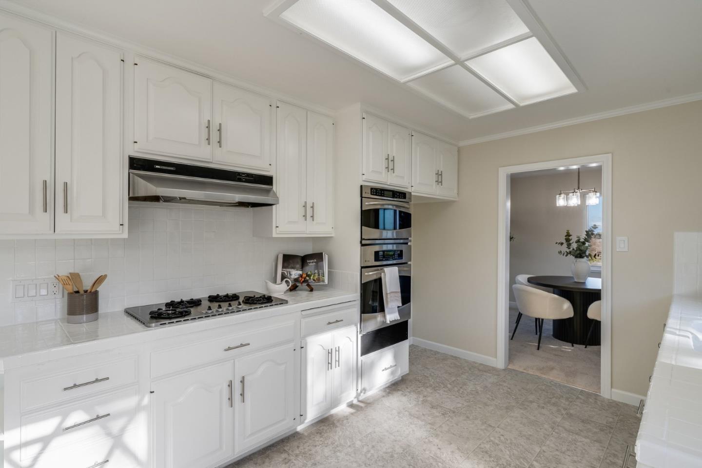 Detail Gallery Image 16 of 80 For 909 Hillcrest Blvd, Millbrae,  CA 94030 - 3 Beds | 3 Baths