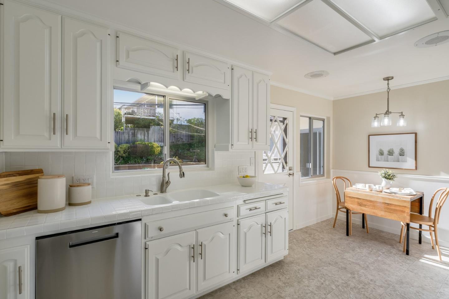 Detail Gallery Image 17 of 80 For 909 Hillcrest Blvd, Millbrae,  CA 94030 - 3 Beds | 3 Baths