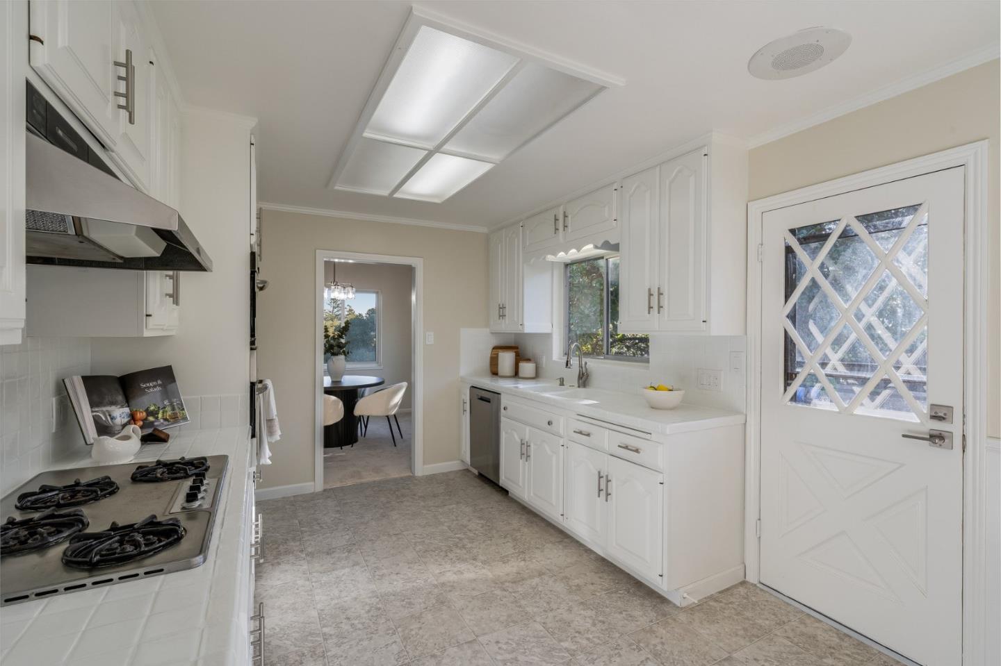 Detail Gallery Image 18 of 80 For 909 Hillcrest Blvd, Millbrae,  CA 94030 - 3 Beds | 3 Baths