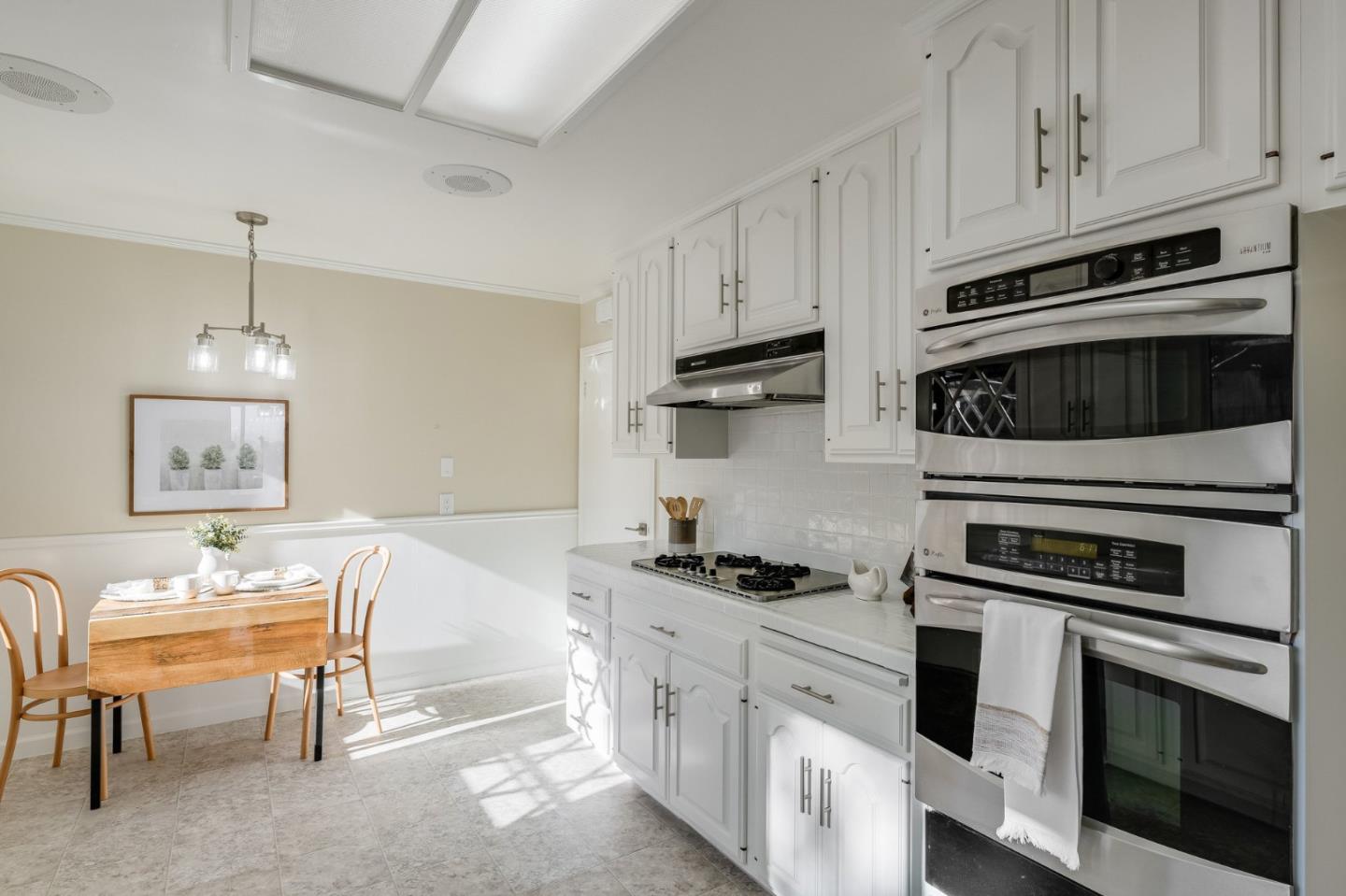 Detail Gallery Image 19 of 80 For 909 Hillcrest Blvd, Millbrae,  CA 94030 - 3 Beds | 3 Baths