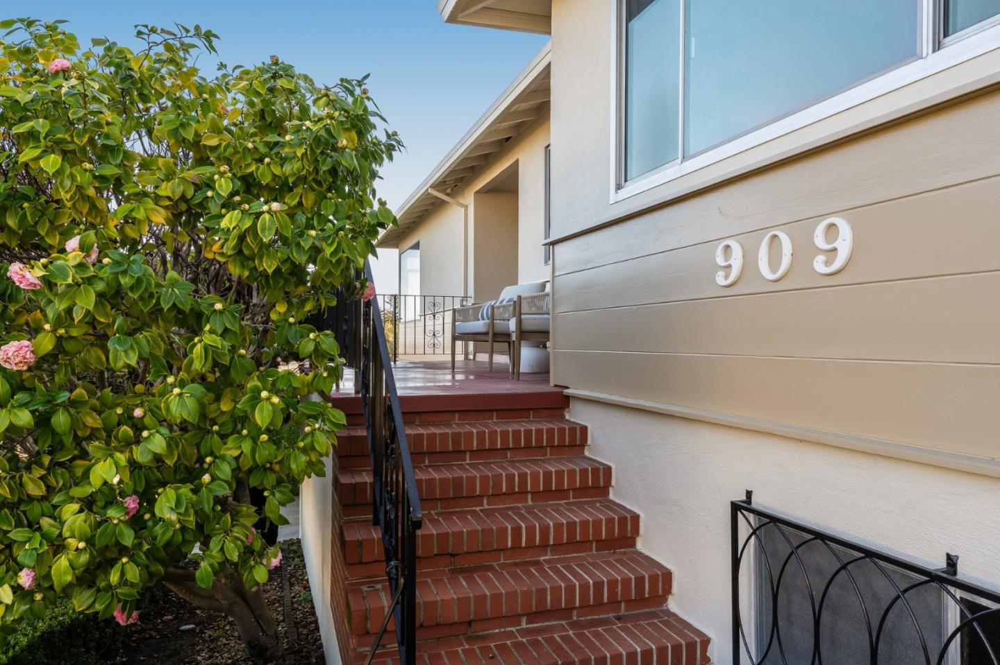 Detail Gallery Image 3 of 80 For 909 Hillcrest Blvd, Millbrae,  CA 94030 - 3 Beds | 3 Baths