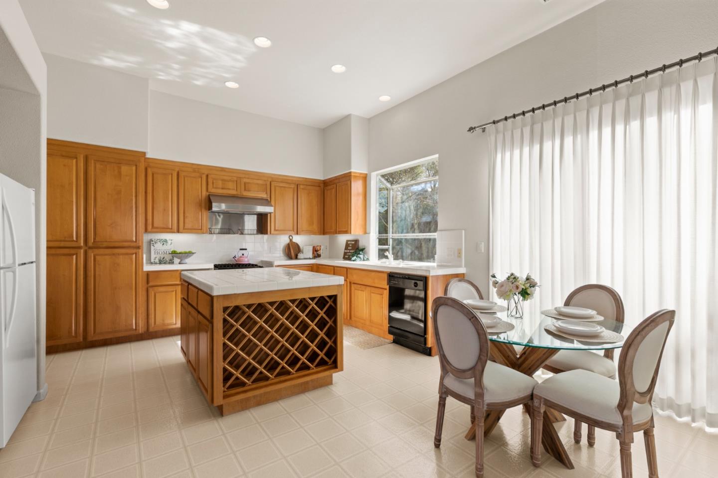 Detail Gallery Image 13 of 50 For 4321 Mackin Woods Ln, San Jose,  CA 95135 - 4 Beds | 2/1 Baths