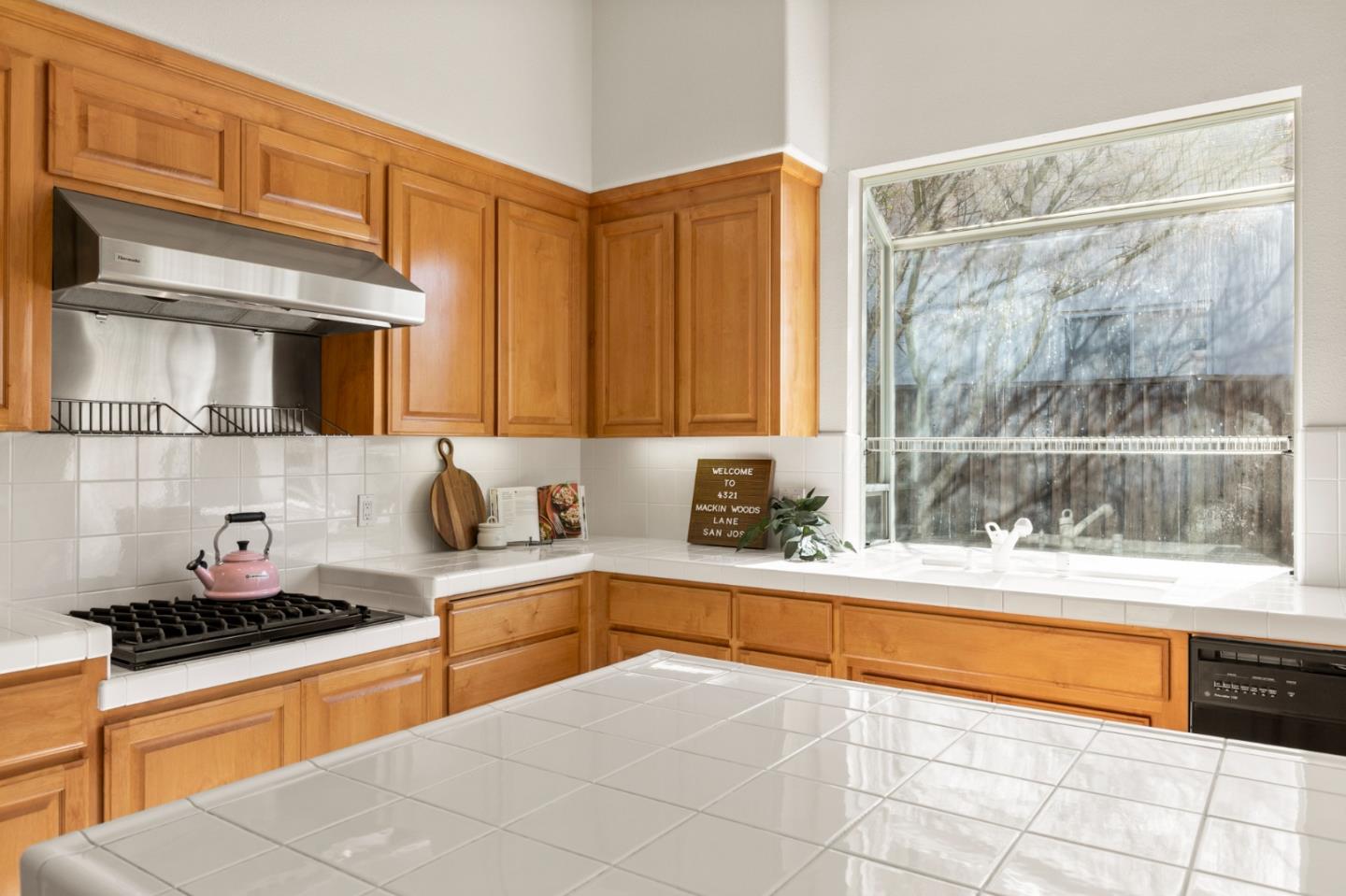 Detail Gallery Image 15 of 50 For 4321 Mackin Woods Ln, San Jose,  CA 95135 - 4 Beds | 2/1 Baths