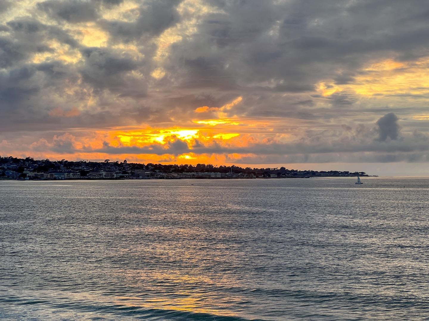 Detail Gallery Image 11 of 21 For 1 Surf Way #216,  Monterey,  CA 93940 - 1 Beds | 1 Baths