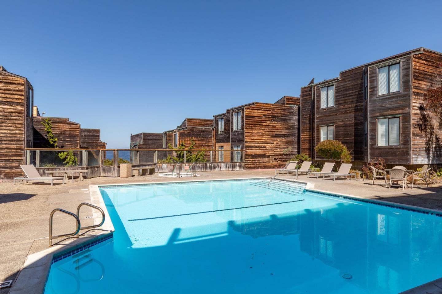 Detail Gallery Image 14 of 21 For 1 Surf Way #216,  Monterey,  CA 93940 - 1 Beds | 1 Baths