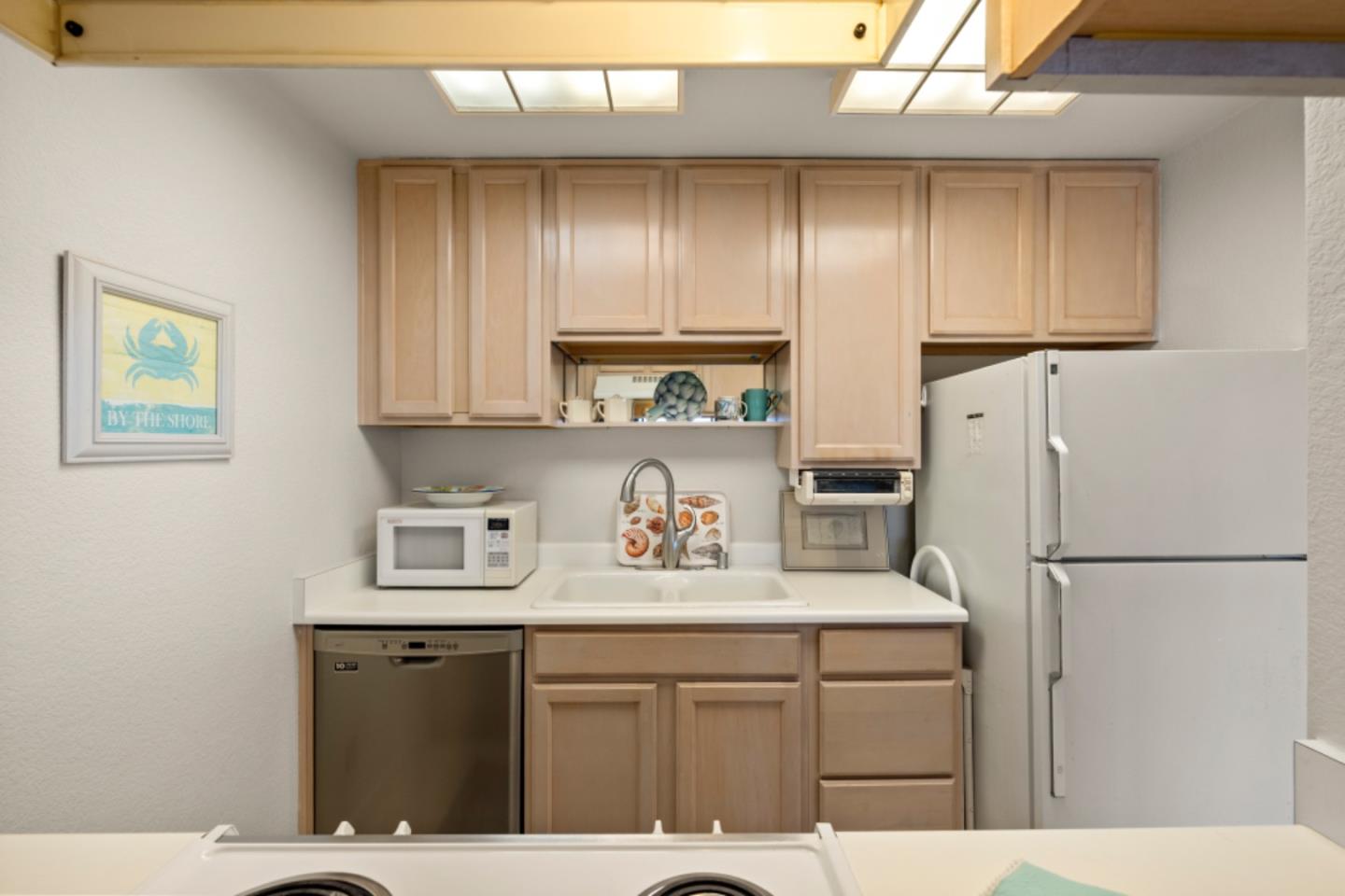 Detail Gallery Image 8 of 21 For 1 Surf Way #216,  Monterey,  CA 93940 - 1 Beds | 1 Baths