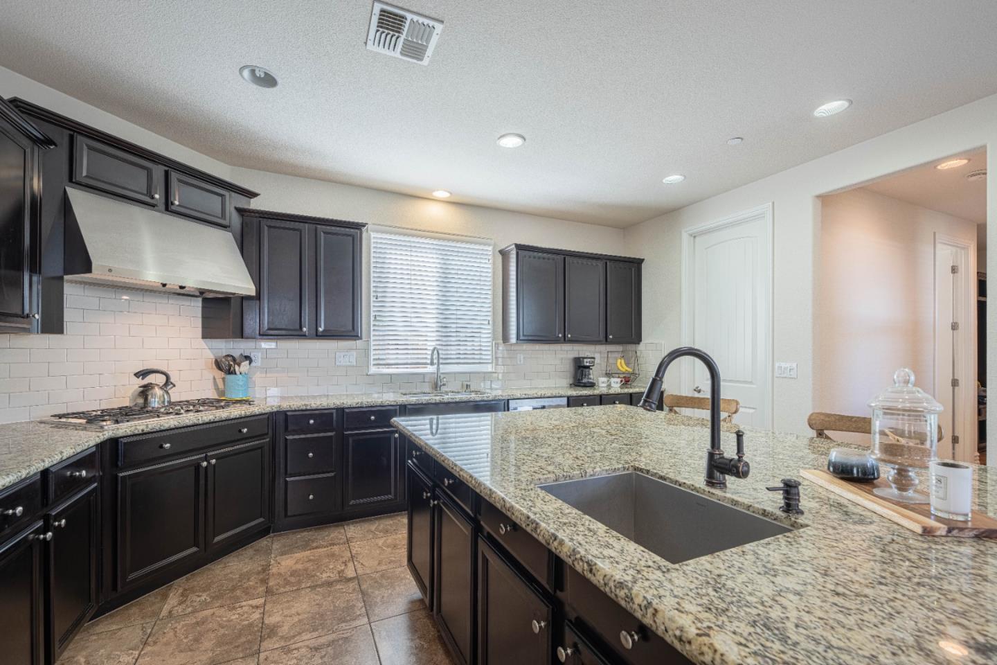 Detail Gallery Image 12 of 43 For 13713 Sherman Blvd, Marina,  CA 93933 - 4 Beds | 2/1 Baths