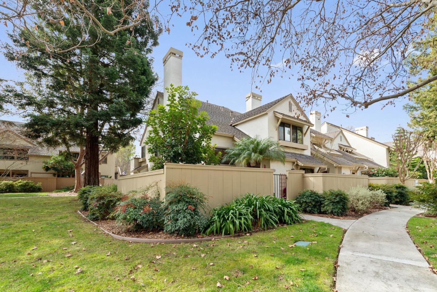 Detail Gallery Image 2 of 44 For 1933 Huxley Ct, San Jose,  CA 95125 - 2 Beds | 2/1 Baths