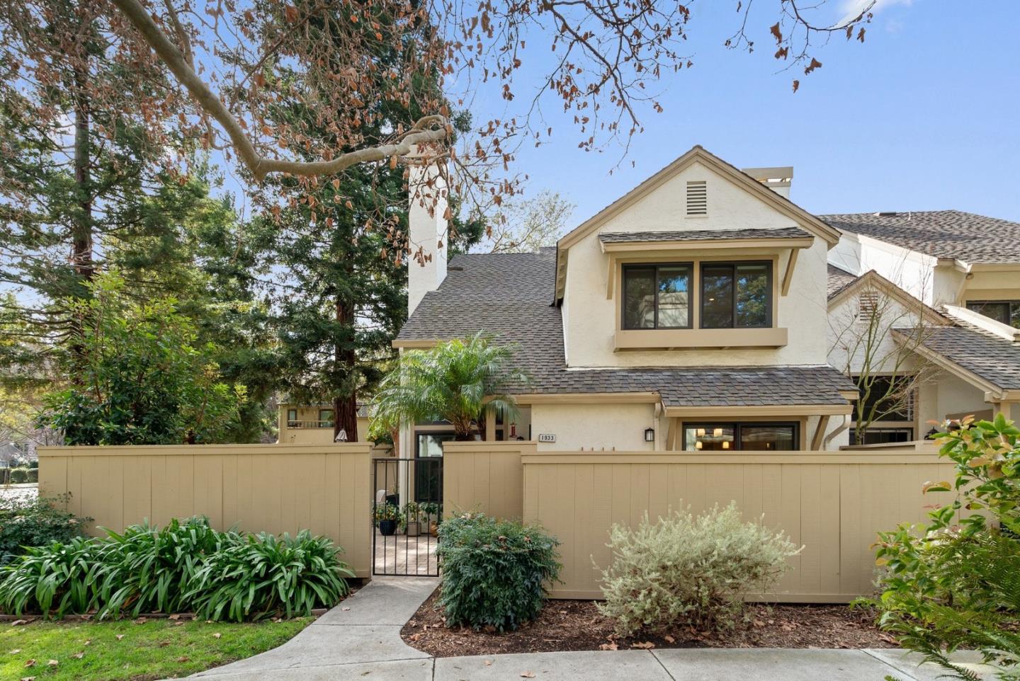 Detail Gallery Image 3 of 44 For 1933 Huxley Ct, San Jose,  CA 95125 - 2 Beds | 2/1 Baths