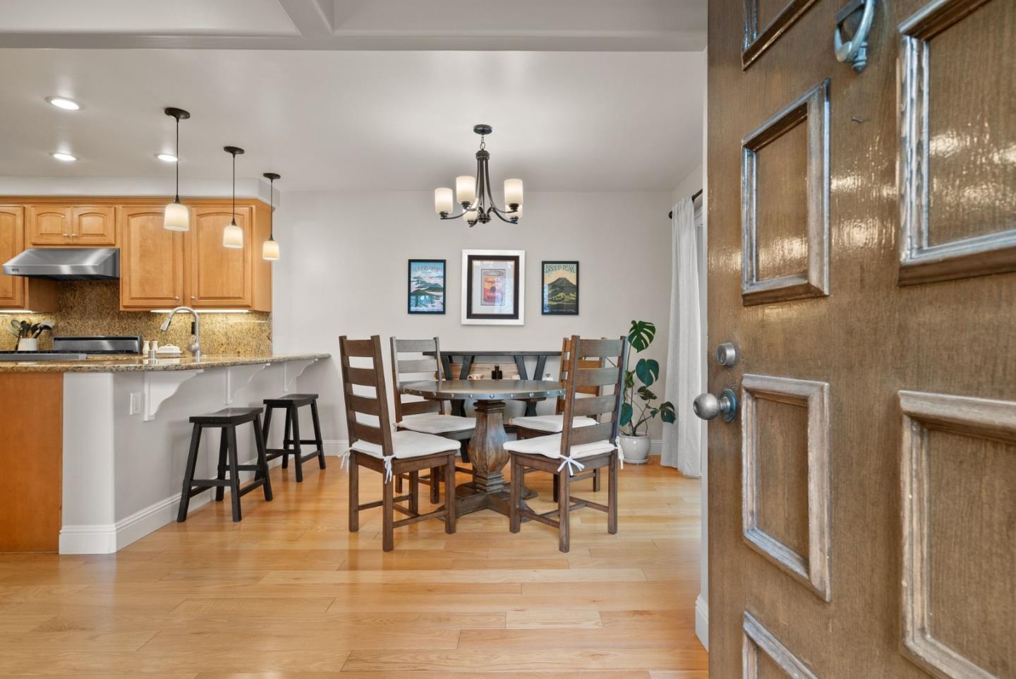 Detail Gallery Image 5 of 44 For 1933 Huxley Ct, San Jose,  CA 95125 - 2 Beds | 2/1 Baths