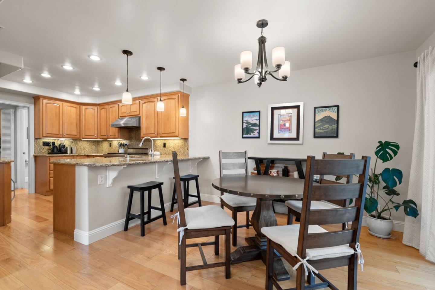 Detail Gallery Image 6 of 44 For 1933 Huxley Ct, San Jose,  CA 95125 - 2 Beds | 2/1 Baths