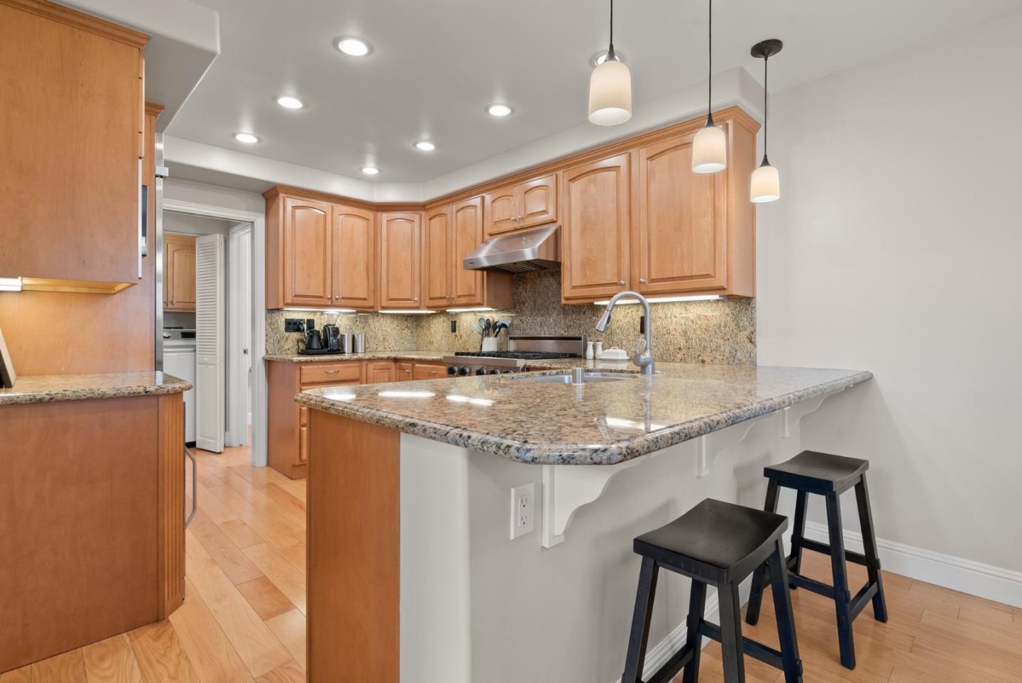 Detail Gallery Image 8 of 44 For 1933 Huxley Ct, San Jose,  CA 95125 - 2 Beds | 2/1 Baths