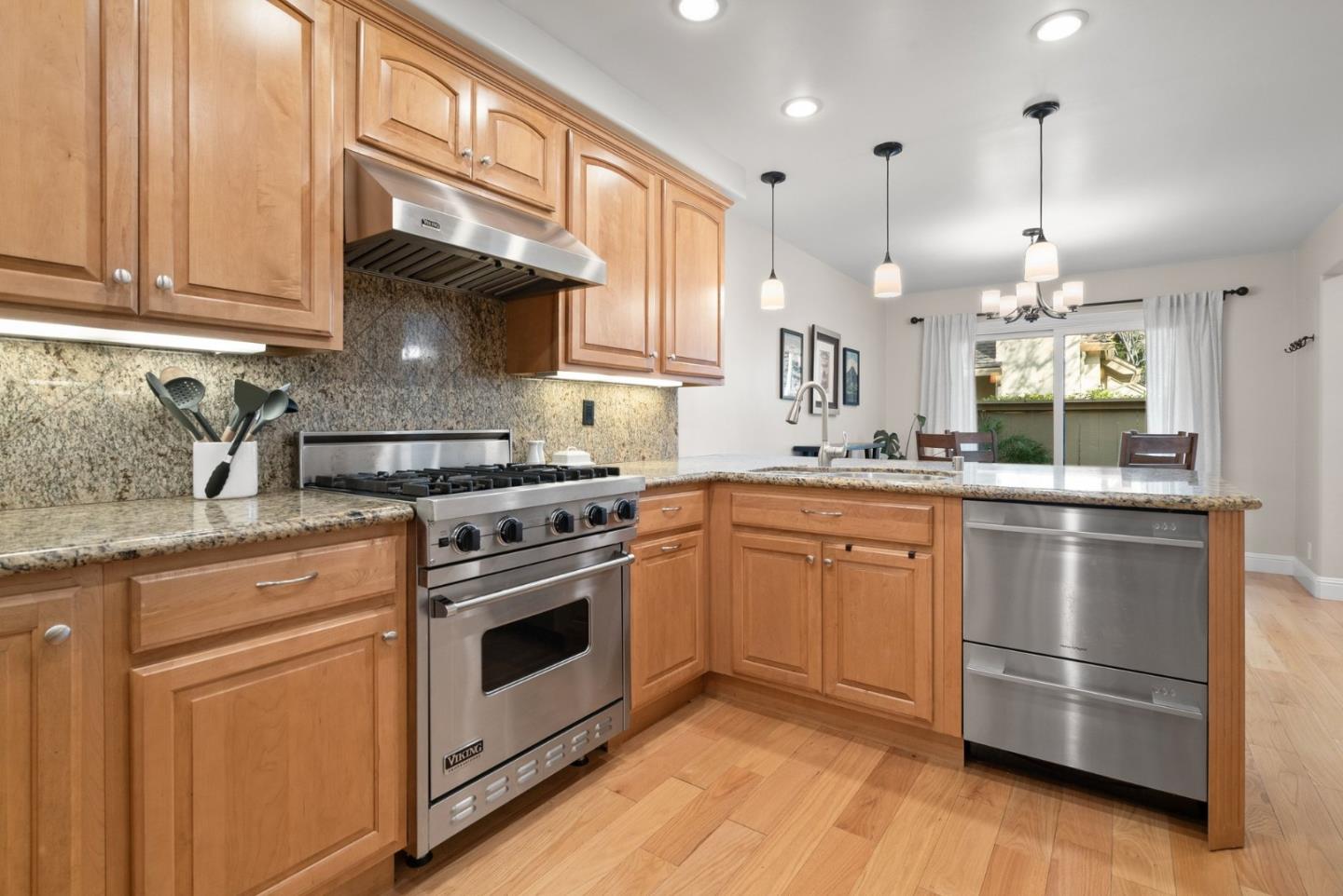 Detail Gallery Image 9 of 44 For 1933 Huxley Ct, San Jose,  CA 95125 - 2 Beds | 2/1 Baths