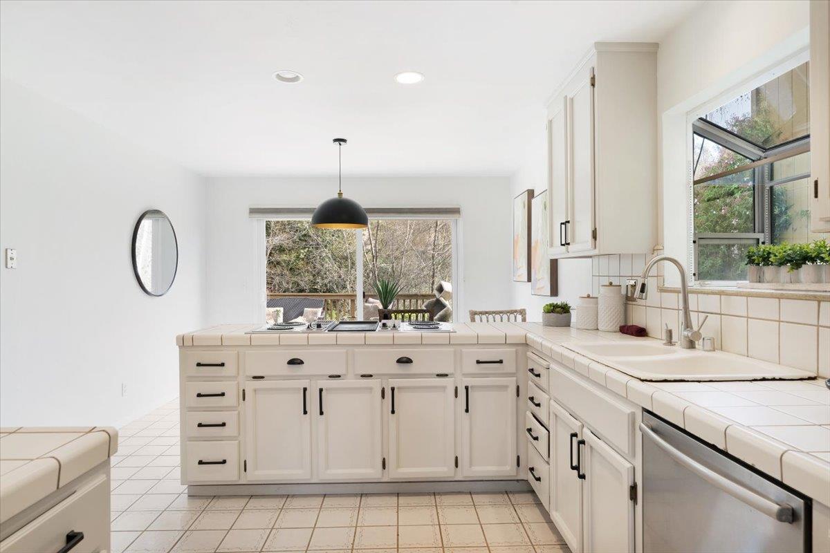 Detail Gallery Image 26 of 48 For 334 Lee  Street St, Santa Cruz,  CA 95060 - 4 Beds | 2/1 Baths