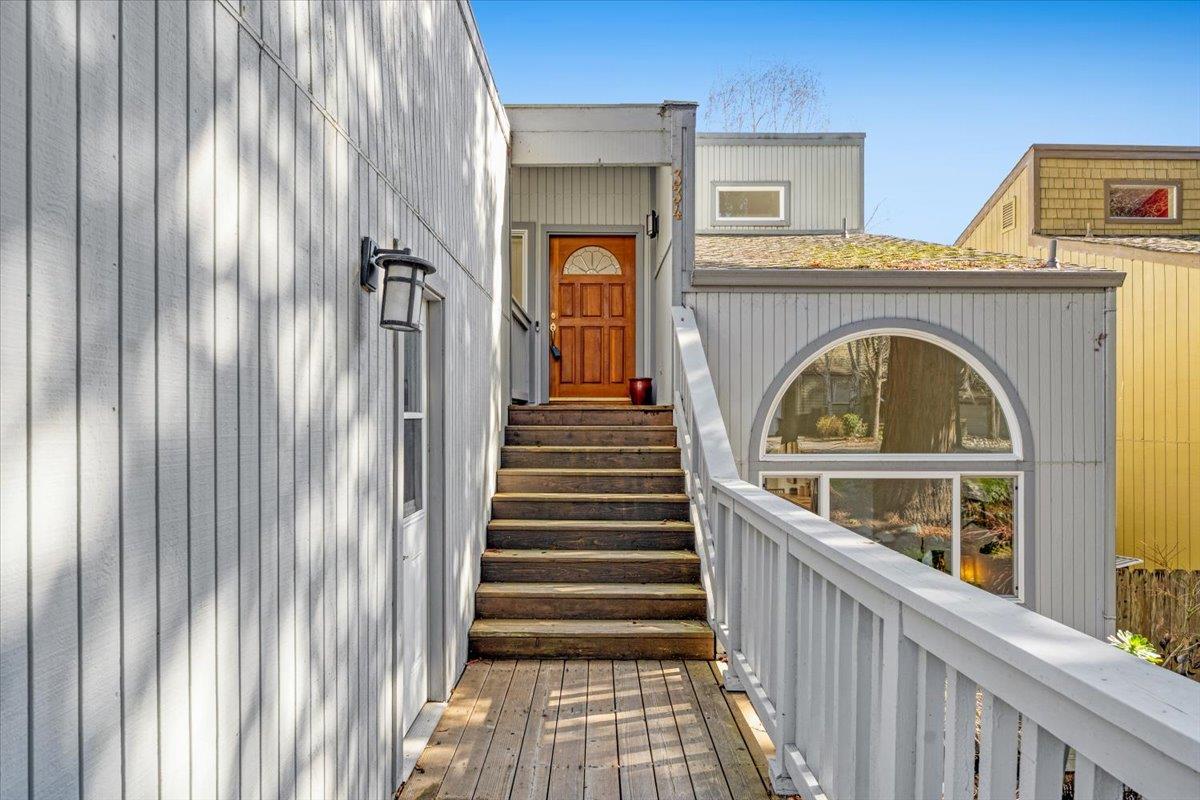 Detail Gallery Image 4 of 48 For 334 Lee  Street St, Santa Cruz,  CA 95060 - 4 Beds | 2/1 Baths