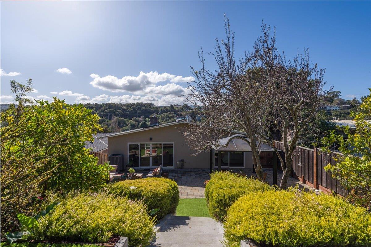 Detail Gallery Image 25 of 37 For 2705 Monserat Ave, Belmont,  CA 94002 - 4 Beds | 3 Baths