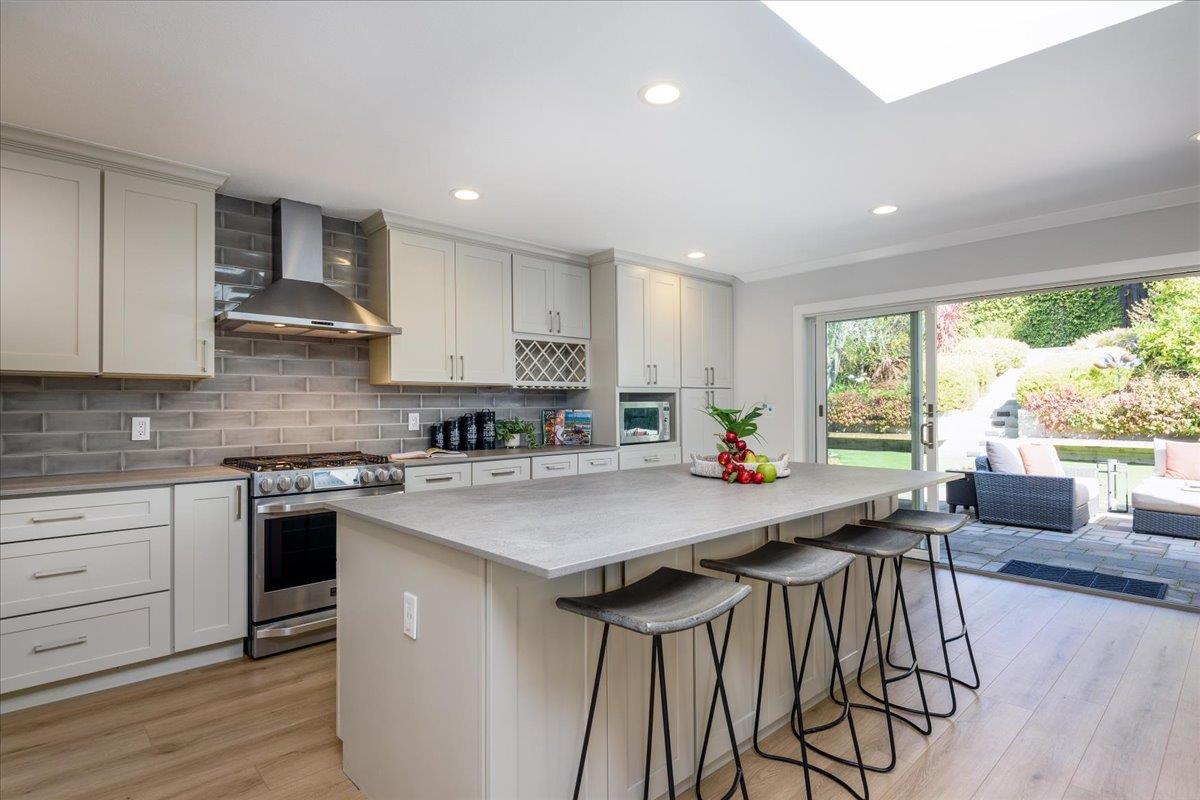 Detail Gallery Image 5 of 37 For 2705 Monserat Ave, Belmont,  CA 94002 - 4 Beds | 3 Baths