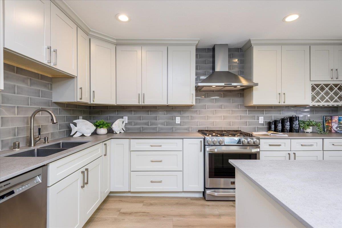 Detail Gallery Image 8 of 37 For 2705 Monserat Ave, Belmont,  CA 94002 - 4 Beds | 3 Baths