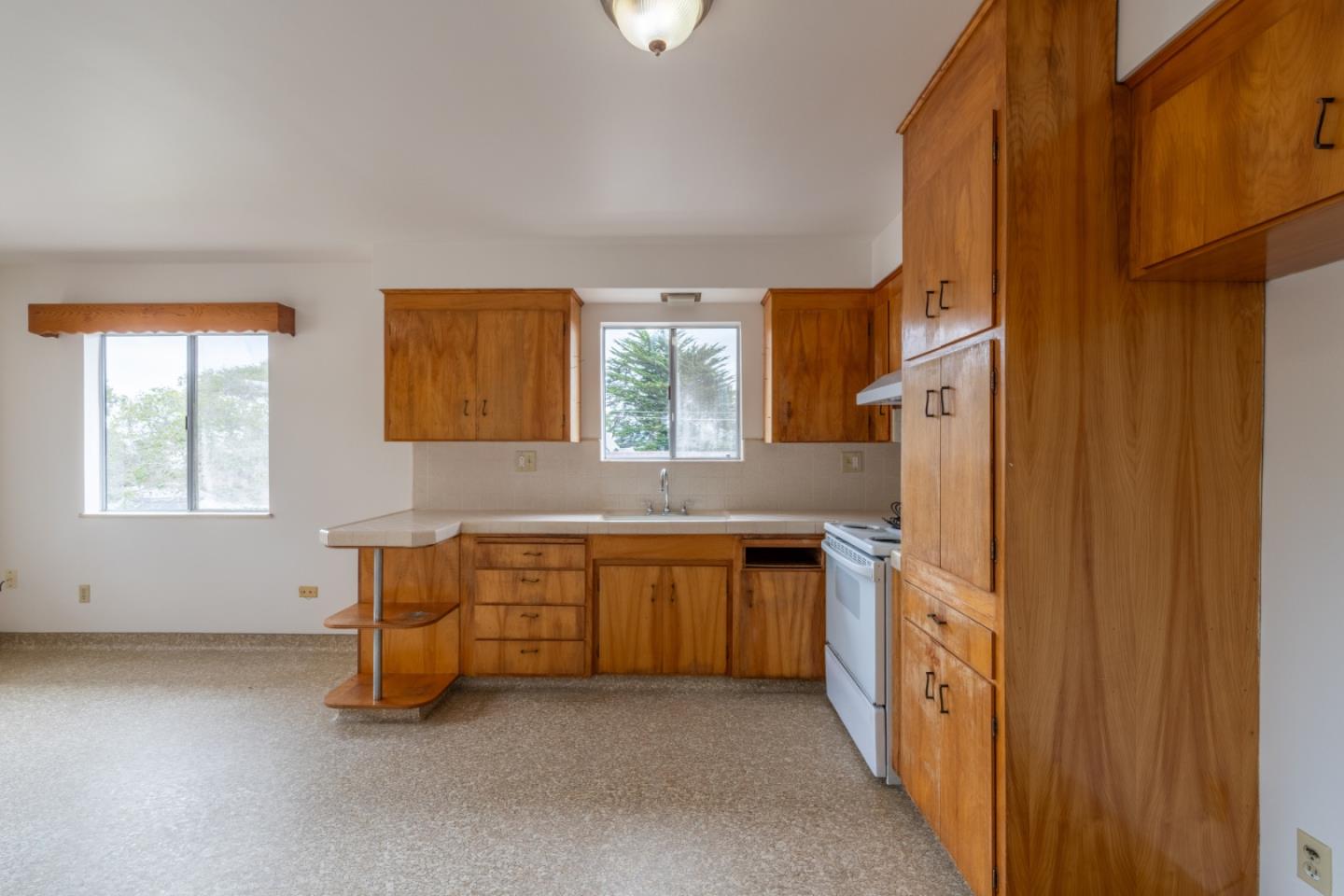 Detail Gallery Image 10 of 37 For 113 Seeno St, Monterey,  CA 93940 - 2 Beds | 2 Baths