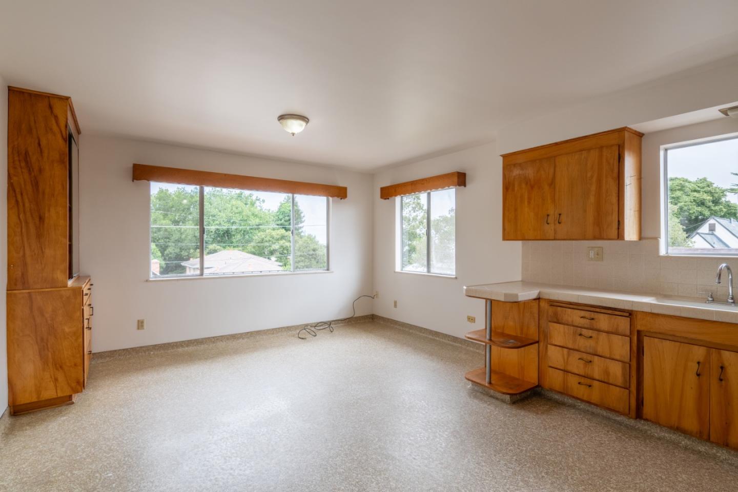 Detail Gallery Image 11 of 37 For 113 Seeno St, Monterey,  CA 93940 - 2 Beds | 2 Baths