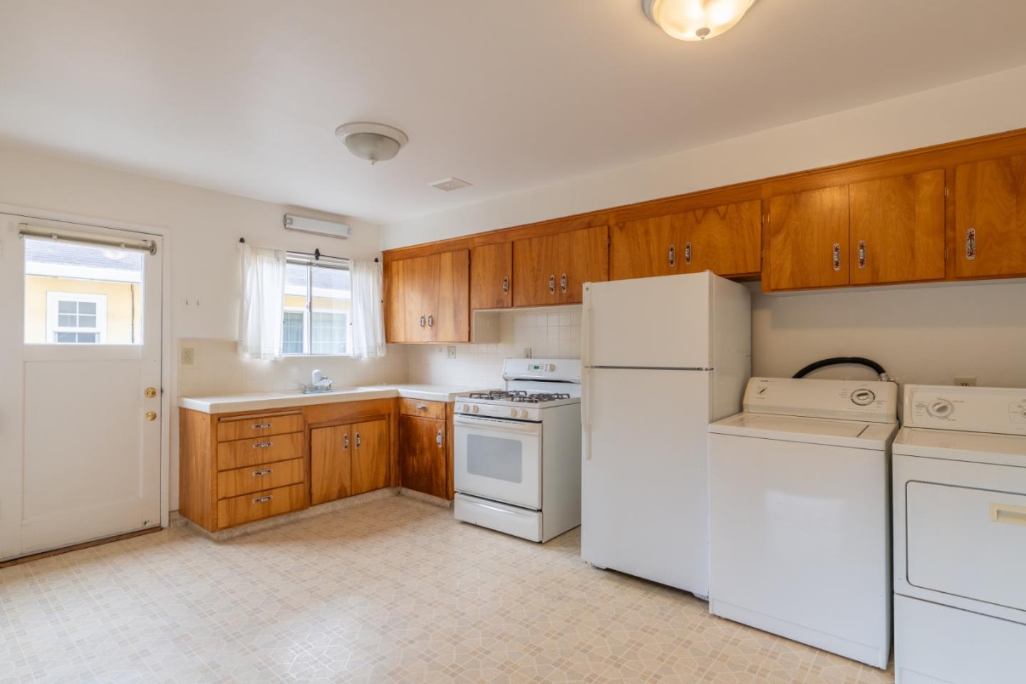 Detail Gallery Image 19 of 37 For 113 Seeno St, Monterey,  CA 93940 - 2 Beds | 2 Baths