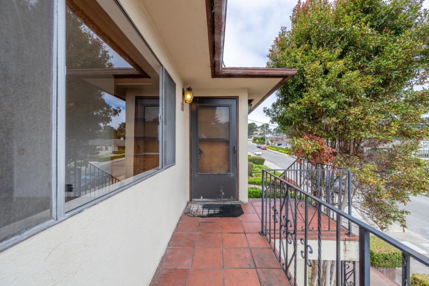 Detail Gallery Image 2 of 37 For 113 Seeno St, Monterey,  CA 93940 - 2 Beds | 2 Baths