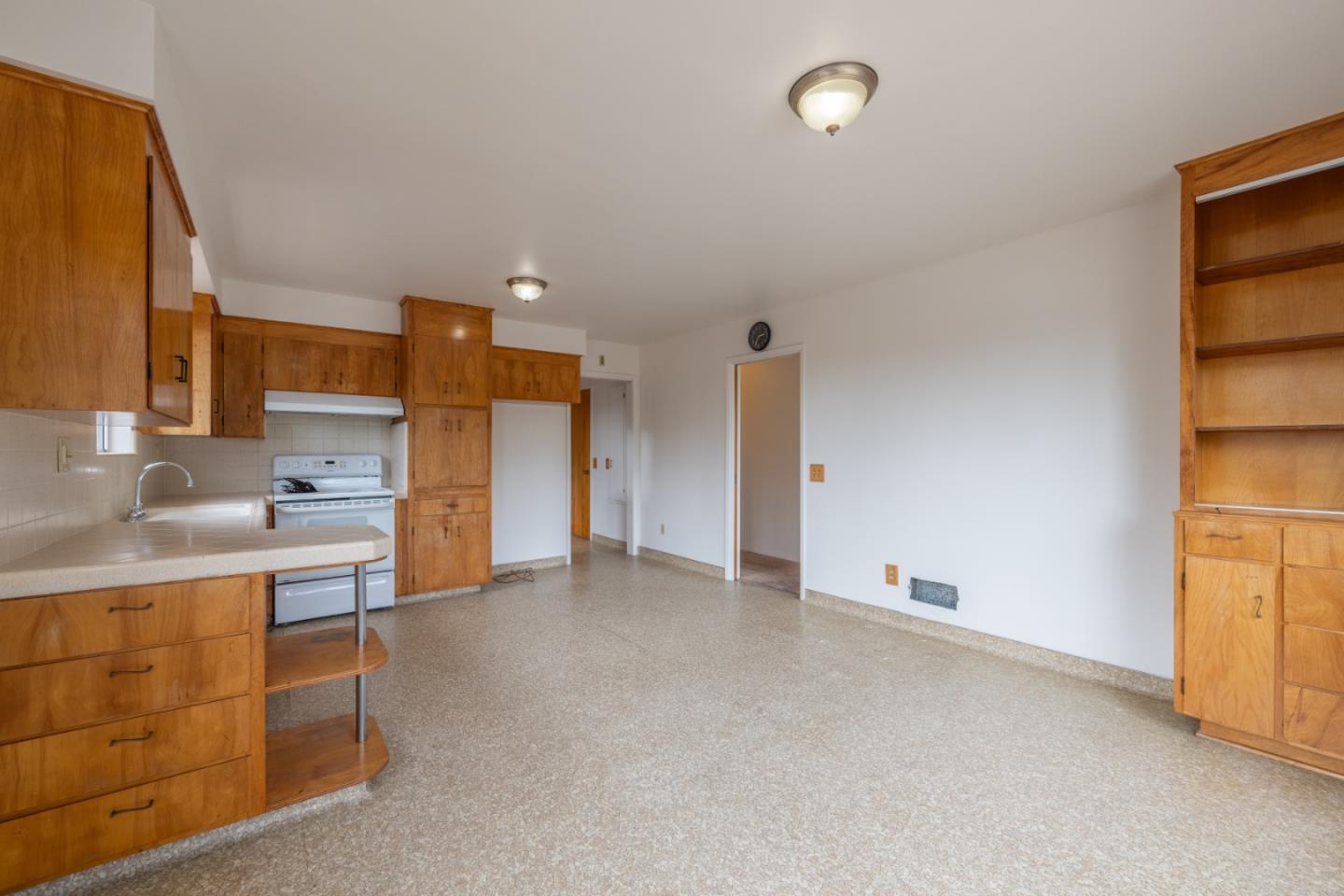 Detail Gallery Image 8 of 37 For 113 Seeno St, Monterey,  CA 93940 - 2 Beds | 2 Baths