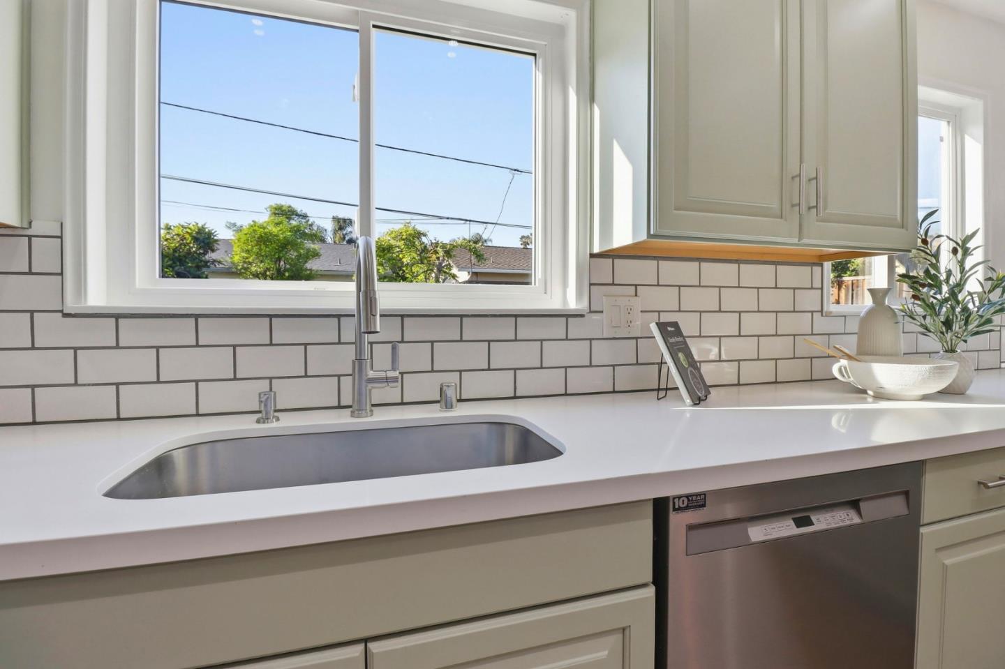 Detail Gallery Image 12 of 39 For Sueno Dr, San Jose,  CA 95148 - 4 Beds | 3 Baths