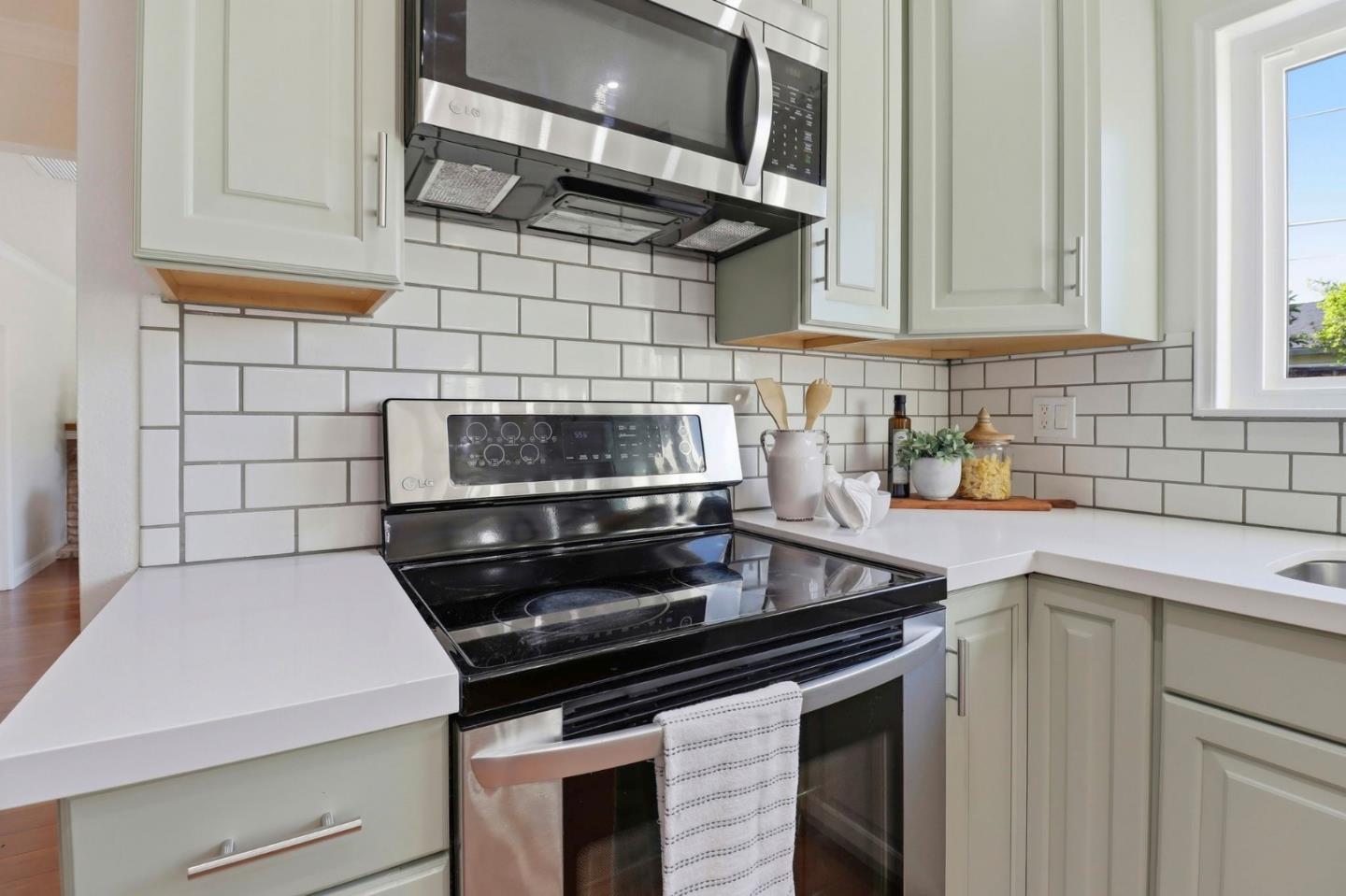 Detail Gallery Image 13 of 39 For Sueno Dr, San Jose,  CA 95148 - 4 Beds | 3 Baths