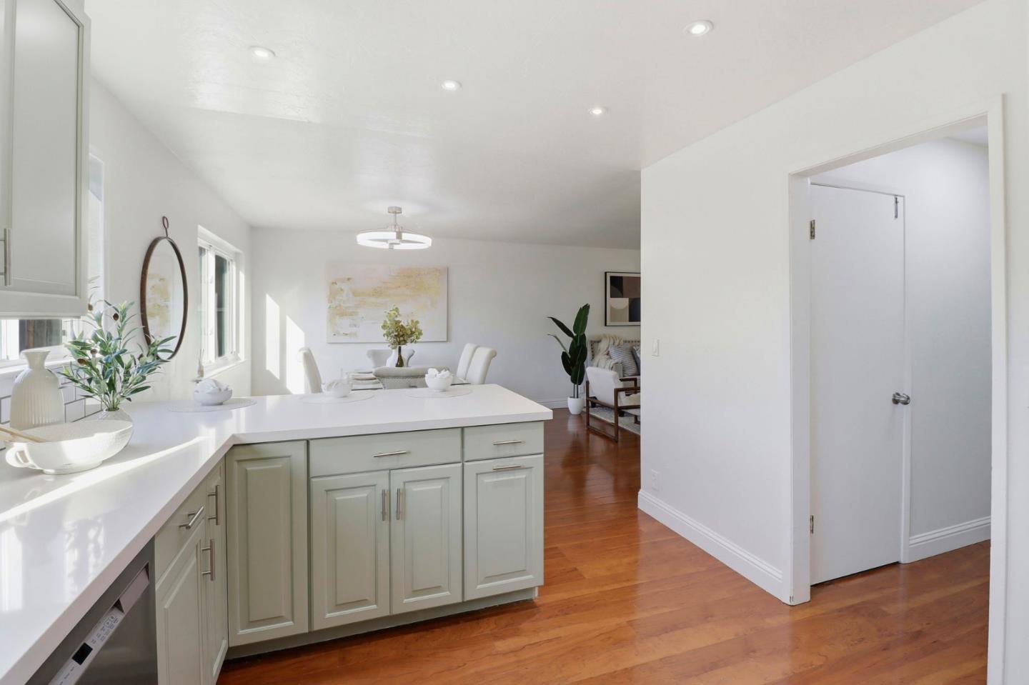 Detail Gallery Image 16 of 39 For Sueno Dr, San Jose,  CA 95148 - 4 Beds | 3 Baths