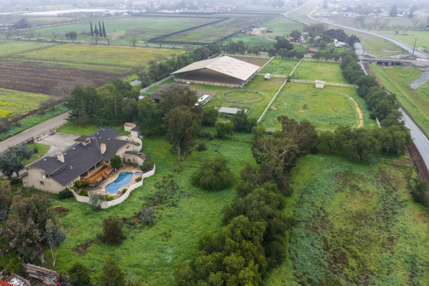 Detail Gallery Image 4 of 12 For 13575 Mammini Ct, San Martin,  CA 95046 - 4 Beds | 3/1 Baths