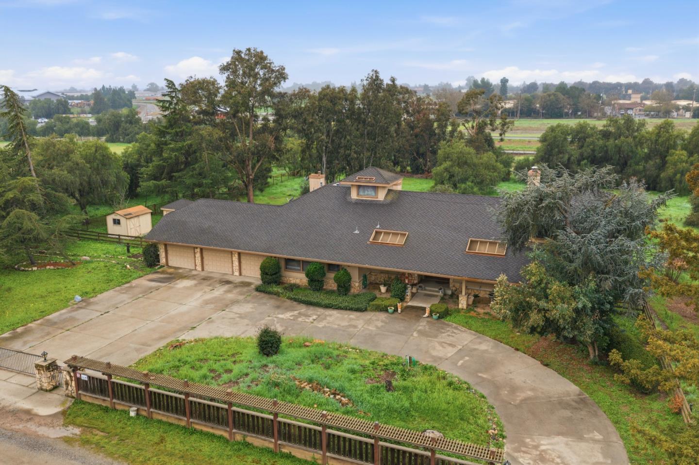 Detail Gallery Image 6 of 12 For 13575 Mammini Ct, San Martin,  CA 95046 - 4 Beds | 3/1 Baths