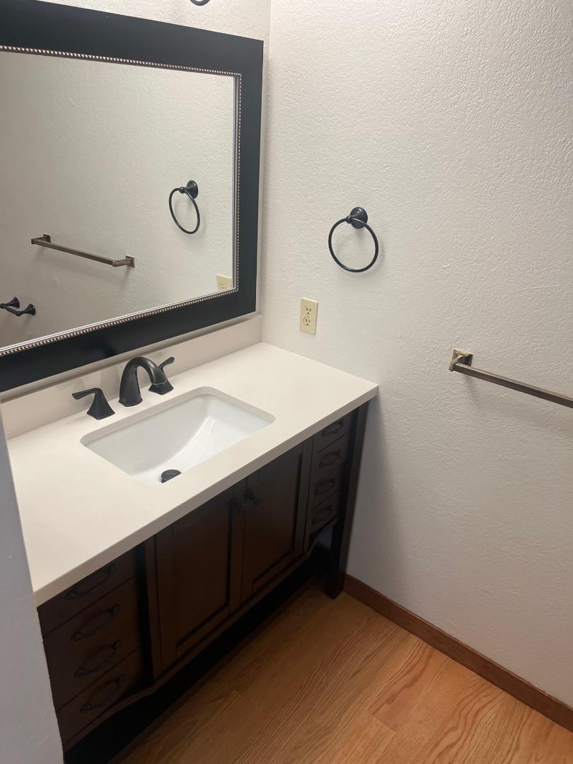 Detail Gallery Image 10 of 16 For 381 Saint Andrews Ln, Half Moon Bay,  CA 94019 - 3 Beds | 2/1 Baths