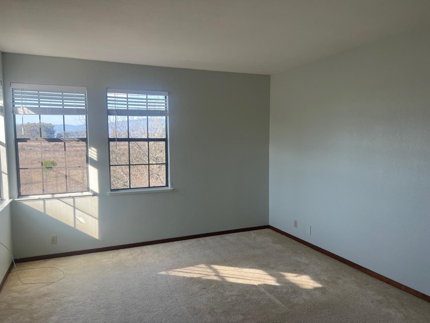 Detail Gallery Image 11 of 16 For 381 Saint Andrews Ln, Half Moon Bay,  CA 94019 - 3 Beds | 2/1 Baths