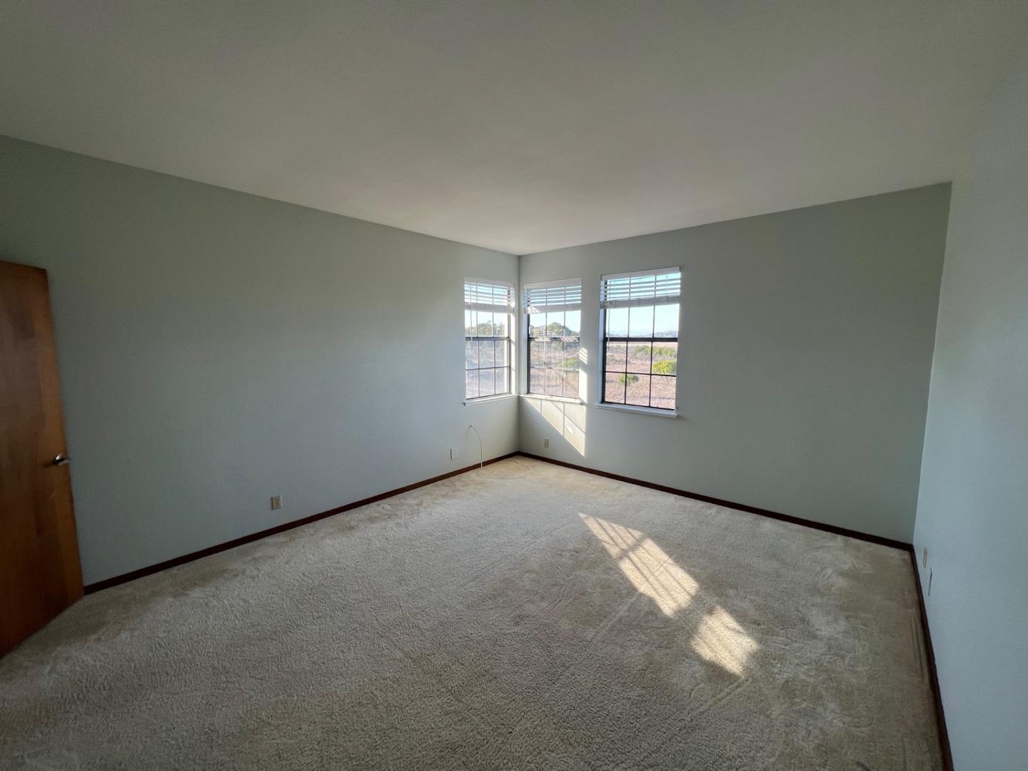 Detail Gallery Image 12 of 16 For 381 Saint Andrews Ln, Half Moon Bay,  CA 94019 - 3 Beds | 2/1 Baths