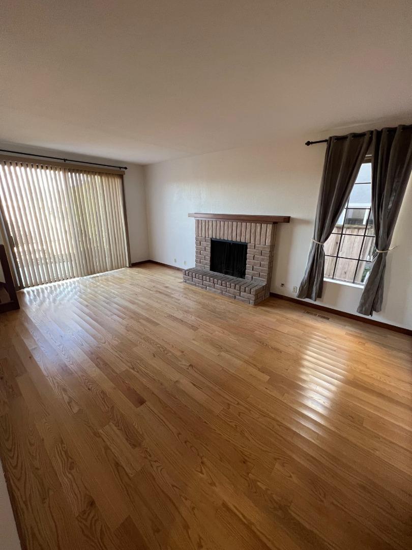 Detail Gallery Image 5 of 16 For 381 Saint Andrews Ln, Half Moon Bay,  CA 94019 - 3 Beds | 2/1 Baths