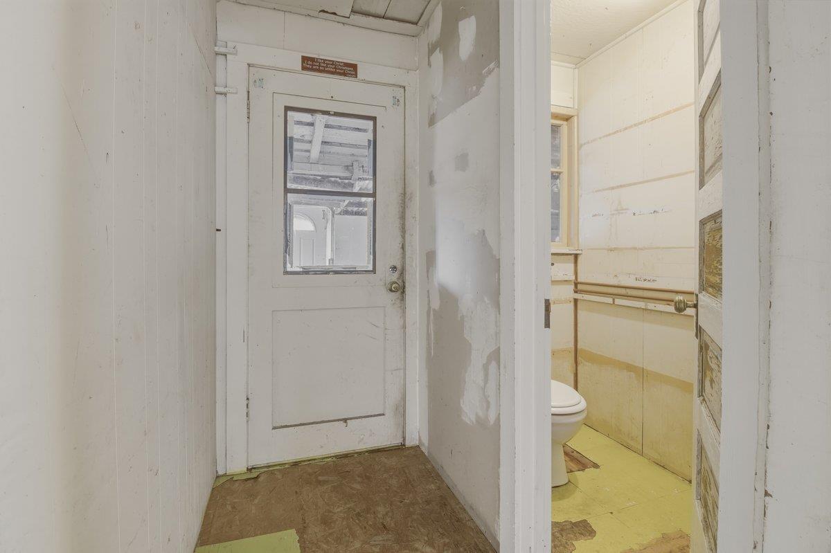 Detail Gallery Image 10 of 26 For 529 Wave St, Monterey,  CA 93940 - 3 Beds | 1/1 Baths