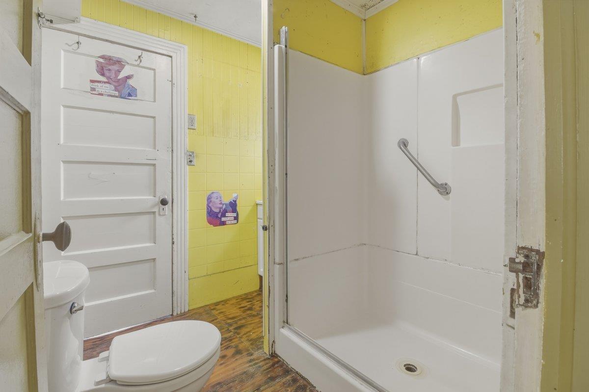 Detail Gallery Image 11 of 26 For 529 Wave St, Monterey,  CA 93940 - 3 Beds | 1/1 Baths